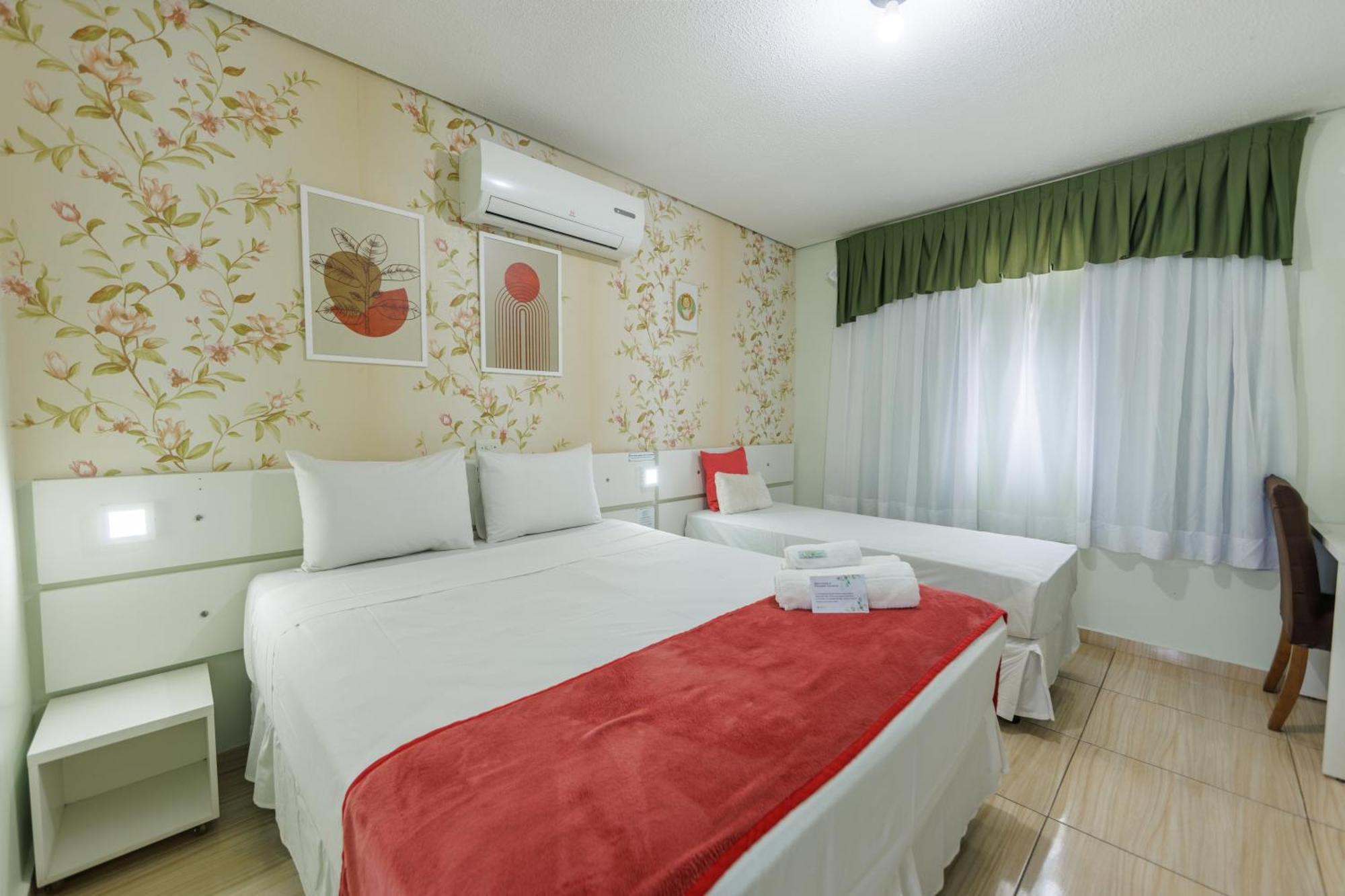 Hotel E Pousada Caroline ฟอสดูอีกวาซู ภายนอก รูปภาพ